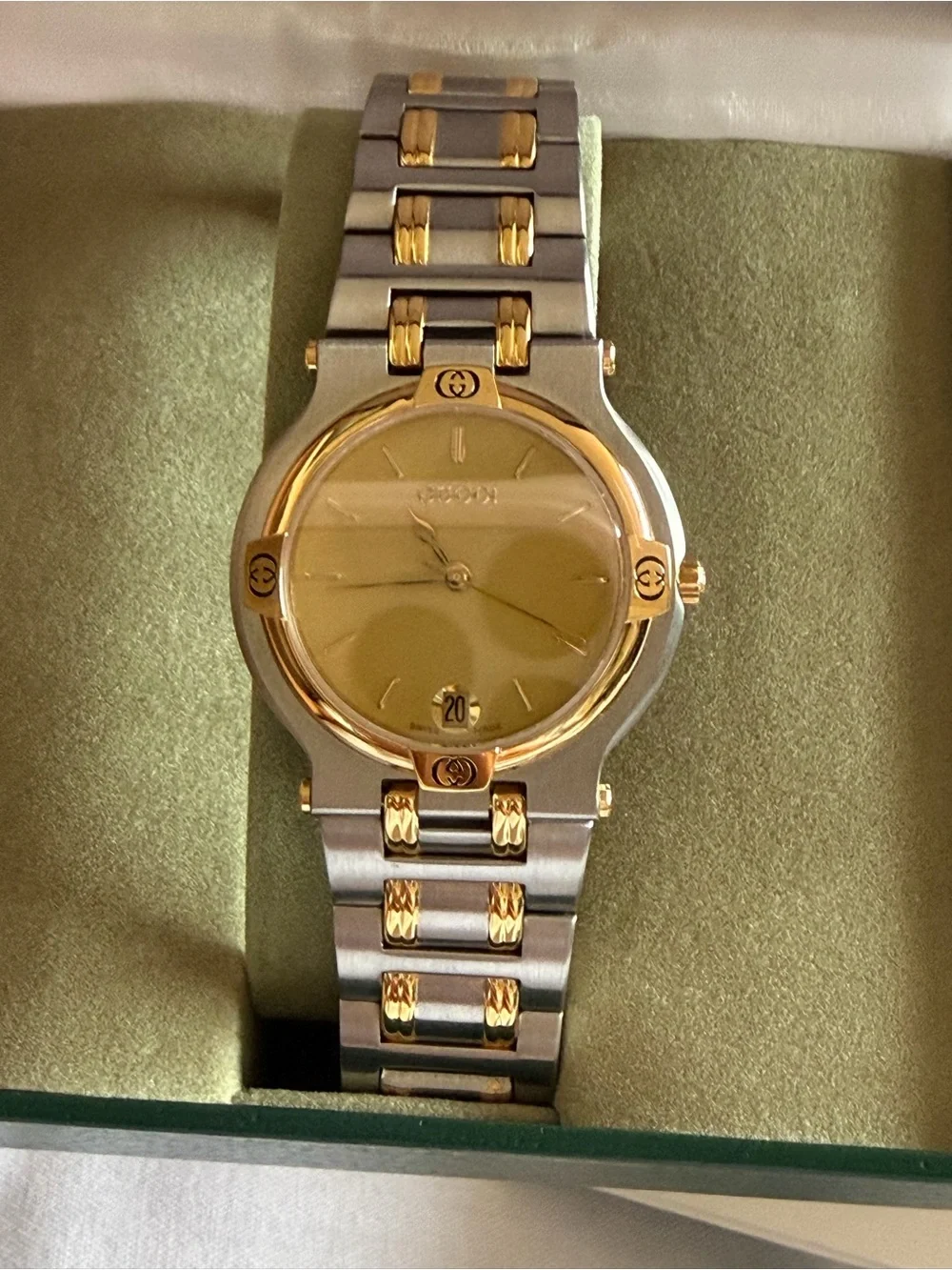 Gucci 9000M Swiss Quartz Watch 31.7mm Two-Tone | Full Bracelet | Box & Papers |